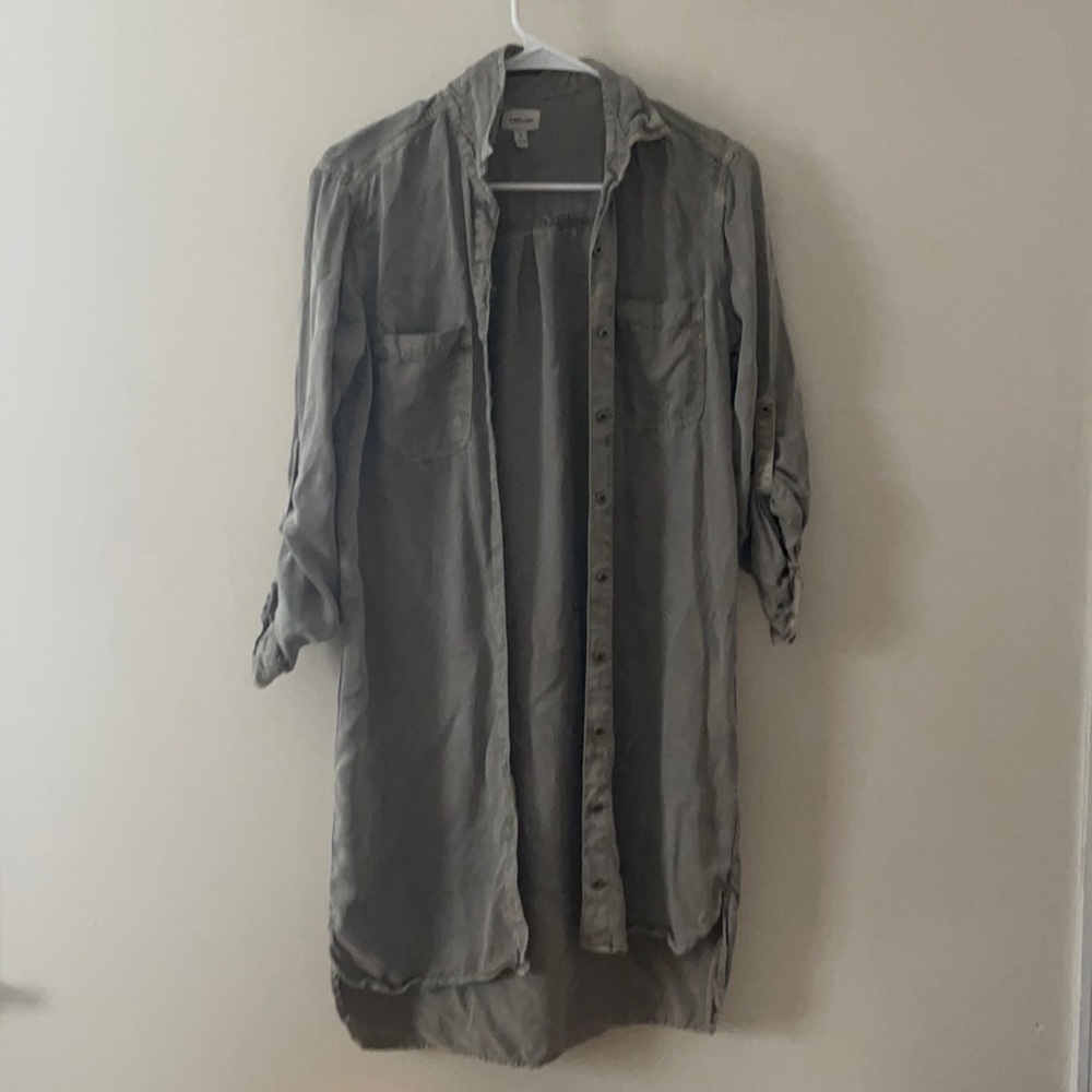 BUTTON UP